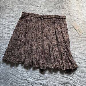 ✨NWT🐆 Leopard Print Pleated High Waist Shorts